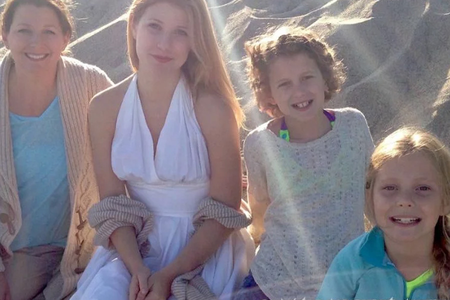 isabella-louise-astin